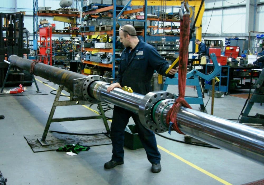 Offshore Hydraulic Cylinders / Rams for the Marine Industry Apex Hydraulics