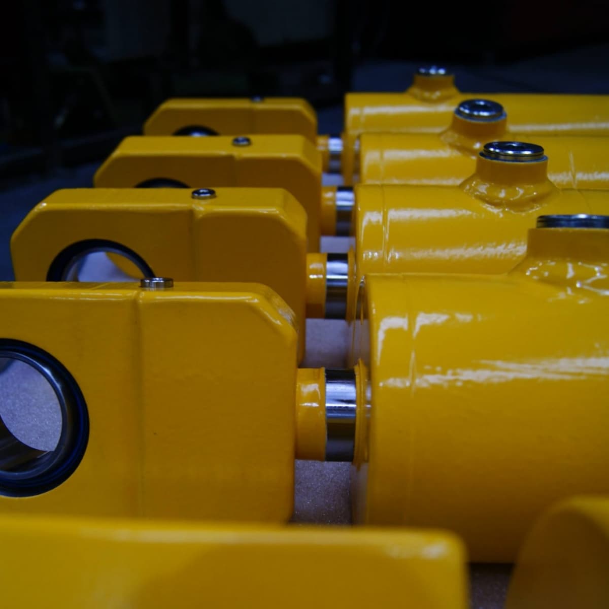 Offshore Hydraulic Cylinders / Rams for the Marine Industry Apex Hydraulics